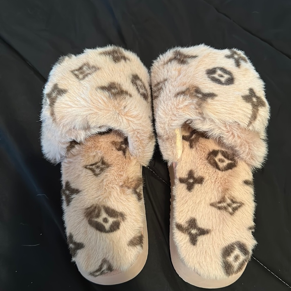 LV style furry slippers EGO shoes
